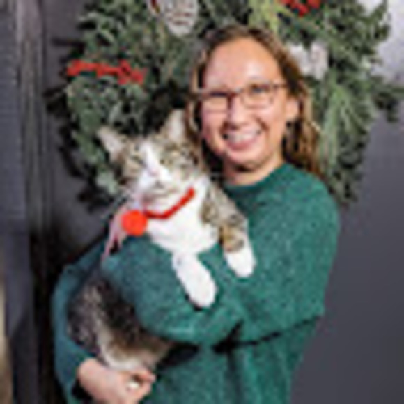 Meet your Posher, Hannah - Picture 1 of 1